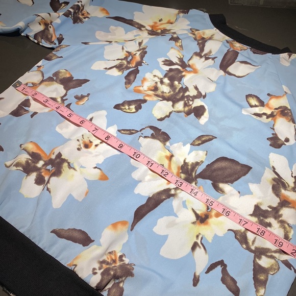 Ultralight Blue Floral Zipper Front Top - Picture 8 of 8